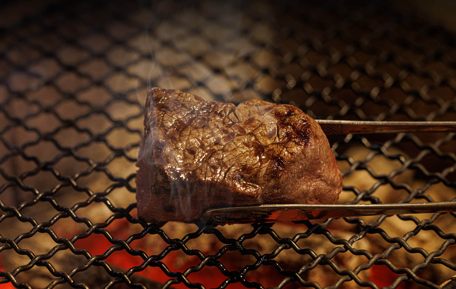お肉焼きシーン